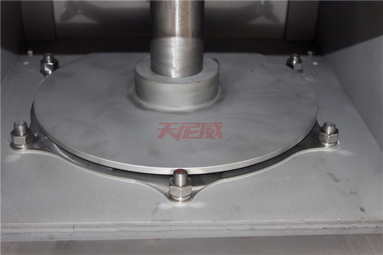 通過背壓板調整含水率